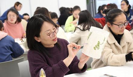 以春為名，海星女神，共赴花事，三·八婦女節快樂(lè )！
